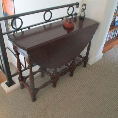Swing leg drop leaf table