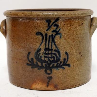 1002	1/2 GAL BLUE DECORATED CROCK WITH LYRE DESIGN ATTRIBUTED TO PRUDEN NJ, 6 IN HIGH

