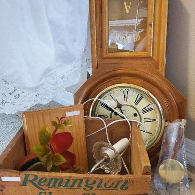 vintage crate, Regulator clock