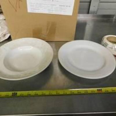 Lot Of 10 Round Ceramic Dinner Plates
