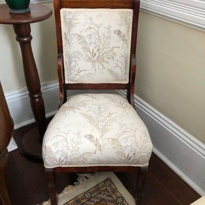 https://www.ebay.com/itm/114294879355	Pr1044: Antique Walnut Accent Chair with Cloth Seat and Back 19 C Estate Sale Local Pickup	Auction
