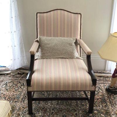 https://www.ebay.com/itm/114286793673	Pr1030: Vintage Clothe and Walnut Occasional / Accent Chair  Estate Sale Local Pickup	Starting Bid...