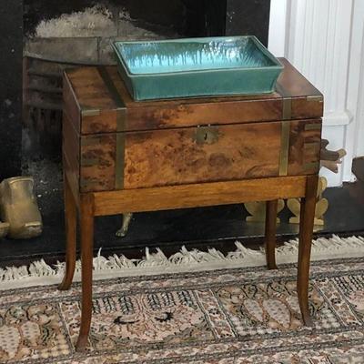 https://www.ebay.com/itm/124243903735	PR113: Antique Portable Travel Writing Desk On Stand with Brass Bands Estate Sale Pickup

