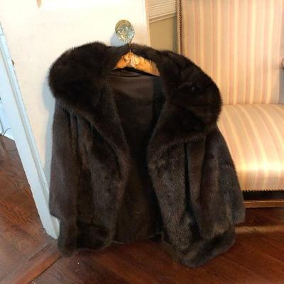 https://www.ebay.com/itm/114287416718	Pr1150: Mink Coat Waist Length Estate Sale Pickup	Buy-It-Now	$650 
