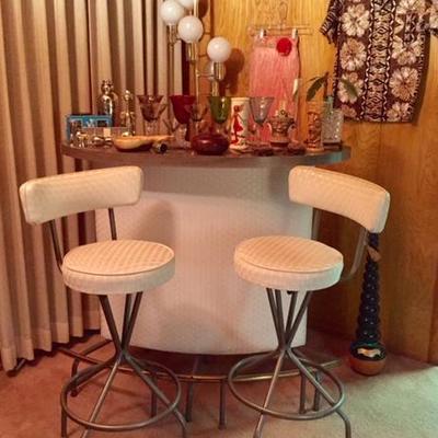 Adorable 60s Free Standing Bar with 2 Stools - mint condition