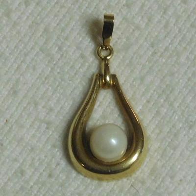 14 k Pearl Pendant