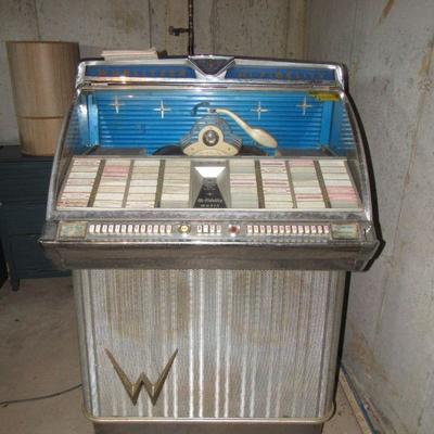 Vintage Wurlitzer jukebox- Unfortunately the juke box is not working properly.  We will be accepting offers 