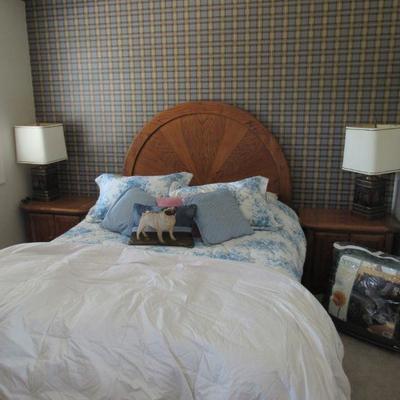 Oak bedroom set- Queen bed, dresser with mirrors, chest and 2 nightstands