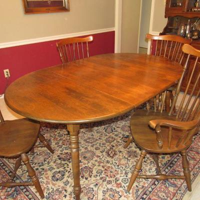Heywood Wakefield Table with 5 chairs (1 captain, 4 others)