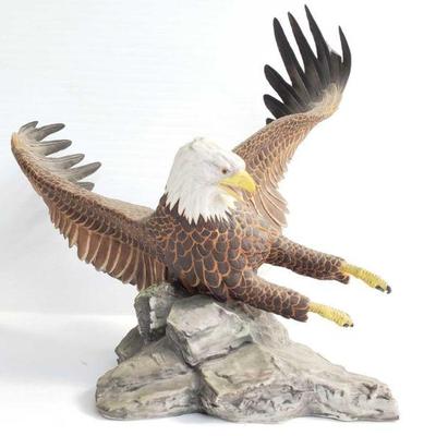 2404	

American Bald Eagle Statue
Measures Approx 12