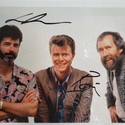 2212	

Photograph Signed By David Bowie And George Lucas - Has Coa
Measures Approx 11