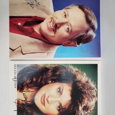 2417	

Photograph Signed By Sylvia Hutton And Photograph Signed By John Conlee - Not Authenticated
Both Measures Approx 8