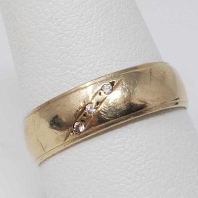 810	
10k Gold Ring Band, 2.5g
Weighs Approx 2.5g, Size Approx 9.5
OS19-005827.5