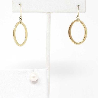 850	
10k Gold Stud And Dangle Earrings, 1.7g
Weighs Approx 1.7g
OS19-046279.3. 2/5. OS20-012564.5. 2/4