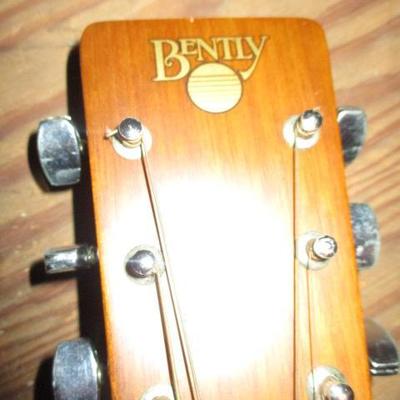 Bently 5300 Acoustic Guitar with Case 