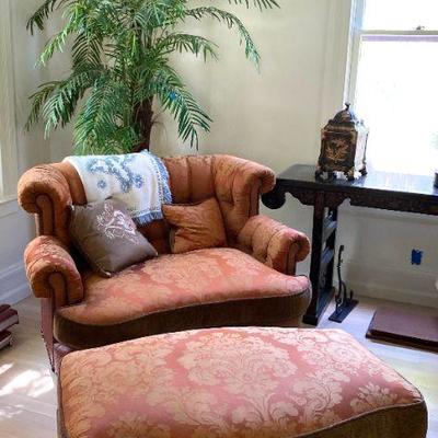 Carol Hicks Bolton EJ Vector Sofas, ottomans. Beautiful and pristine condition