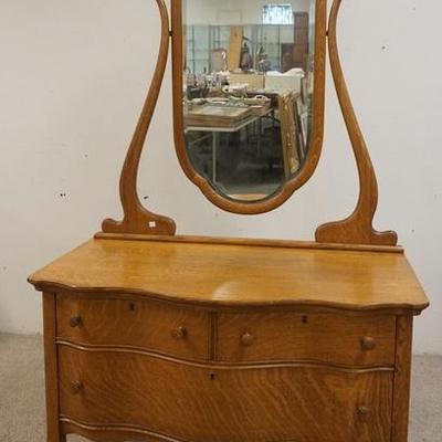 1039	OAK PRINCESS DRESSER WITH BEVELED OVAL MIRROR AND SERPENTINE FRONT. 42 IN  WIDE
