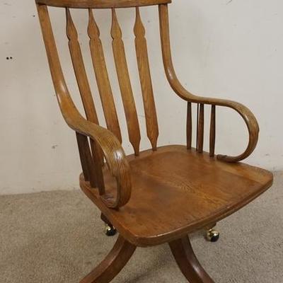 1041	OAK SWIVEL DESK CHAIR WITH BENTWOOD ARMS
