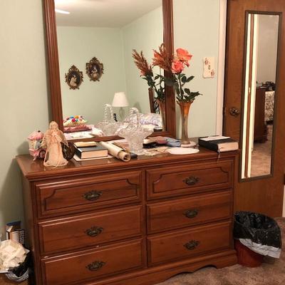 6 drawer dresser w/mirror 