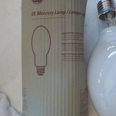 box of (6) 400 watt Mercury vaper bulbs