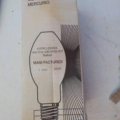 box of (12) 250 watt mercury vapor bulbs