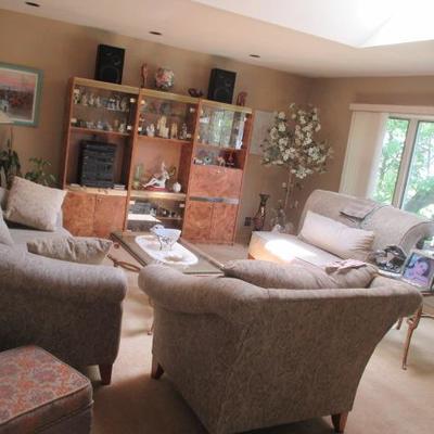 Stunning Klaussner Living Room Suite  