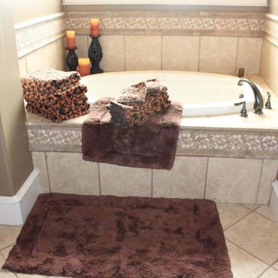 Field Crest 100% Cotton 2-Tone Brown Towel Set: 4 Bath, 4 Hand and 2 Was Cloths .  Brown 100% Cotton Bath Mats, Filigree Candle Stands...