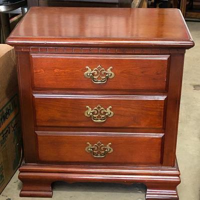 LAN9927 https://www.ebay.com/itm/124268173726 LAN9927: Early American Nightstand #3 Local Pickup Auction  Starts After 6PM 07/22/2020 