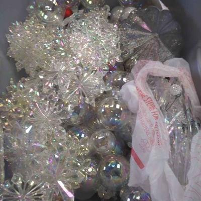 https://www.ebay.com/itm/124270006733	WL3047 CHRISTMAS IN JULY SALE ASSORTMENT NINE CRATE OF CHRISTMAS TREE ORNAMENTS (crate not...