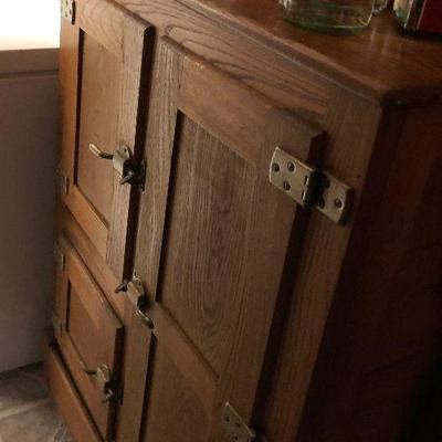 WL4026 https://www.ebay.com/itm/114315338270 WL4026: Antique Oak Ice Box Local Pickup Auction  Starts After 6PM 07/22/2020 