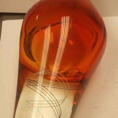 https://www.ebay.com/itm/114317722967	WL3041A TWELVE INCH HIGH USED VINTAGE RED & WHITE BLOWN GLASS VASE WEIGHT 8LBS. $20.00 WL3 BOX...