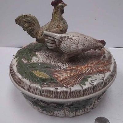 https://www.ebay.com/itm/124270019535	WL3059 USED VINTAGE CERAMIC BOWL WITH LID. DECORATED WITH CHICKEN FARMING THEME. $10.00 WL3 BOX 5...