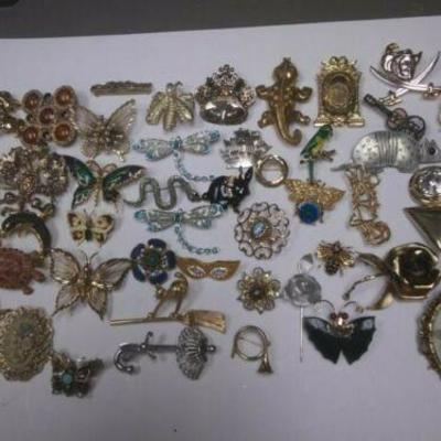 WL3024 https://www.ebay.com/itm/124267482163 WL3024 USED VINTAGE COSTUME JEWELRY LOT OF 46 BROOCHS & PINS Auction  Starts After 6PM...