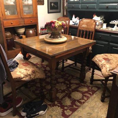 WL4003 https://www.ebay.com/itm/124268128899 WL4003: Oak English 20c Pub / Breakfast Table and ChairsLocal Pickup Auction  Starts After...
