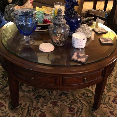 WL5004 https://www.ebay.com/itm/124268080113 WL5004: Round Wood Coffee Table with Glass Top Local Pickup Auction  Starts After 6PM...