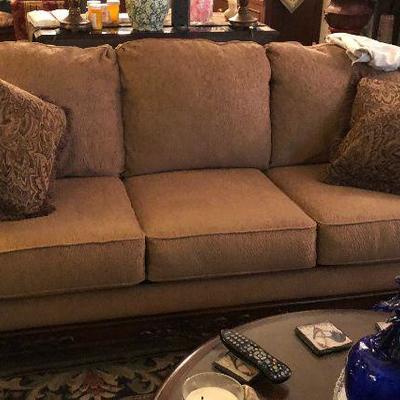 WL5011 https://www.ebay.com/itm/114315411492 WL5011: Large Modern Cloth and Wood Plush Sofa Local Pickup Auction  Starts After 6PM...
