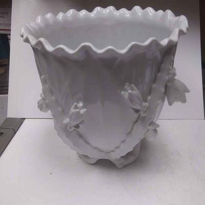 https://www.ebay.com/itm/114317681801	WL3064 OLD VINTAGE CERAMIC GLASED WHITE VASE 7 3/4 HIGH , 7 3/4 TOP DIAMETER WL3 BOX 4	Buy-It_Now...