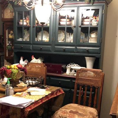 WL4004 https://www.ebay.com/itm/124268129467 WL4004: Hunter Green Hutch / China Cabinet Local Pickup Auction  Starts After 6PM 07/22/2020 