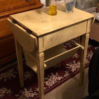 WL6014 https://www.ebay.com/itm/114315349856 WL6014: Drop Leaf Accent Table Modern Local Pickup Auction  Starts After 6PM 07/22/2020 