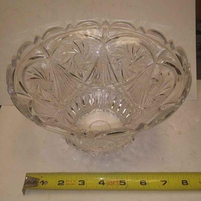 https://www.ebay.com/itm/124270043660	"WL3069 5 INCH HIGH USED VINTAGE CRYSTAL GLASS BOWL.  $10.00
WL3 BOX 6"	Buy-It_Now	 $10.00 
