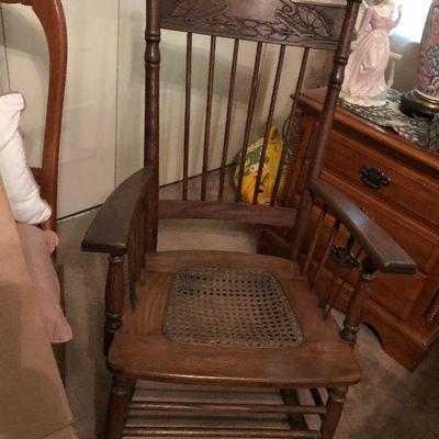 WL5001 https://www.ebay.com/itm/124268074162 WL5001: Antique Press back Rocking Chair Local Sale Pickup Auction  Starts After 6PM...