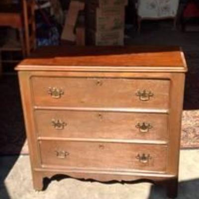 antique 3 drawer dresser on wheels