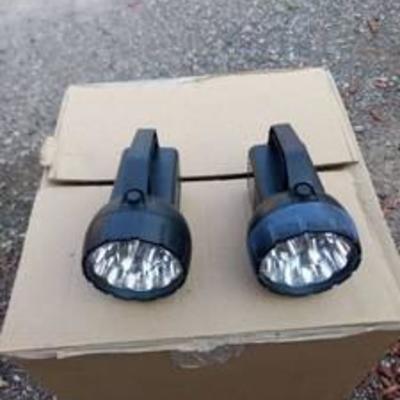 2 LED flashlights both work