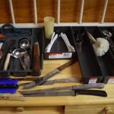 Kitchen Drawer Organizer Trays w. Utensils, Knives, & Gadgets
