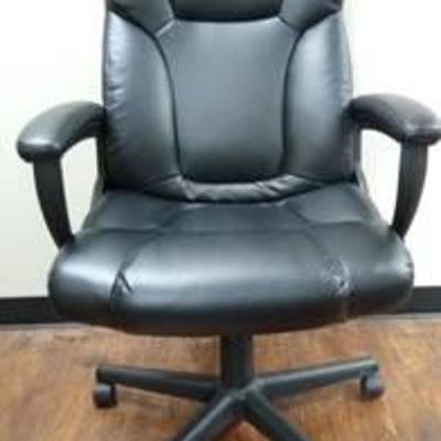 Gllobal Furniture Black Faux Leather Office Chair