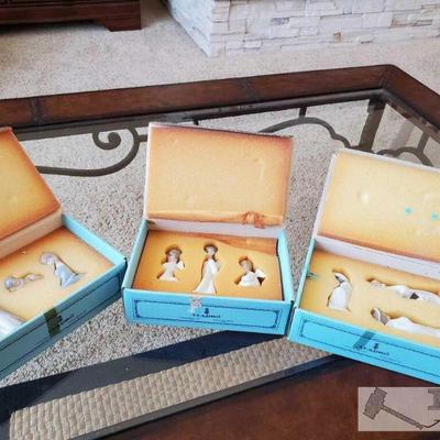 418	
3 sets of LLADRO Ordaments Christams Collection
one is broken. In Orginal boxes