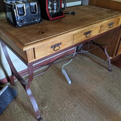 Rustic style desk excellent condition 
49