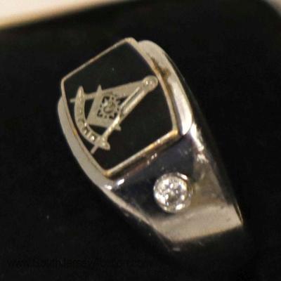 Lot: 522 - Masonic silver tone ring with diamond style stones

Masonic silver tone ring with diamond style stones on sides
