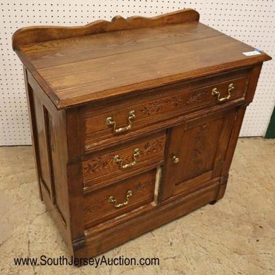 Lot: 600 - ANTIQUE Country oak spoon carved 3 drawer 1 door

ANTIQUE Country oak spoon carved 3 drawer 1 door washstand with backsplash

