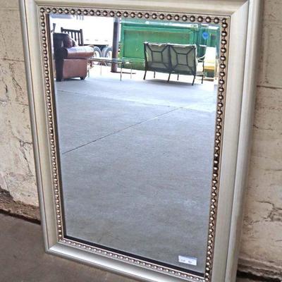 Lot: 465 - Contemporary decorated bevel glass silver color

Contemporary decorated bevel glass silver color frame mirror
